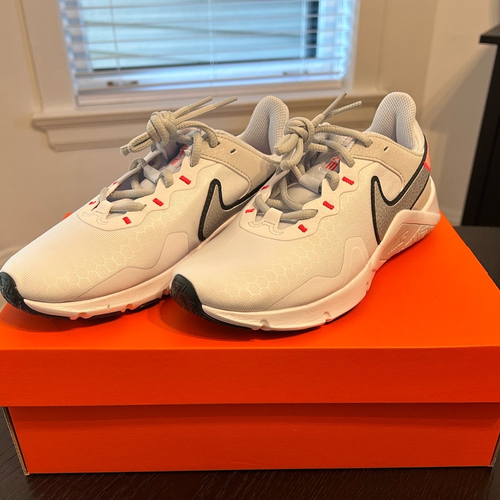 Nike Legend Essential 2 - NEW WITH TAGS - Women’s Size 7